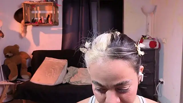 Cuttiealice's cam snapshot