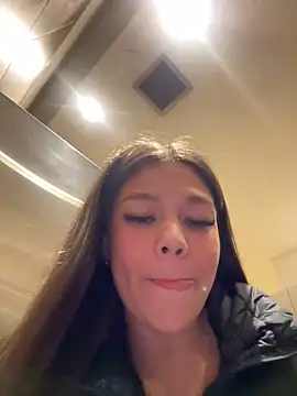 Alyshanon18 live sex cam