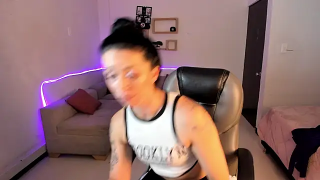 Kristen_Garner's cam snapshot