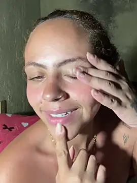 Chloe_Leaozinho's cam snapshot