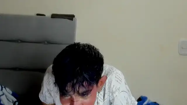 andrew_uwu_'s cam snapshot