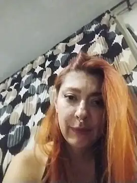 EmilyyRed's cam snapshot