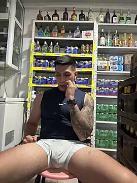 OliverWest04 live sex cam