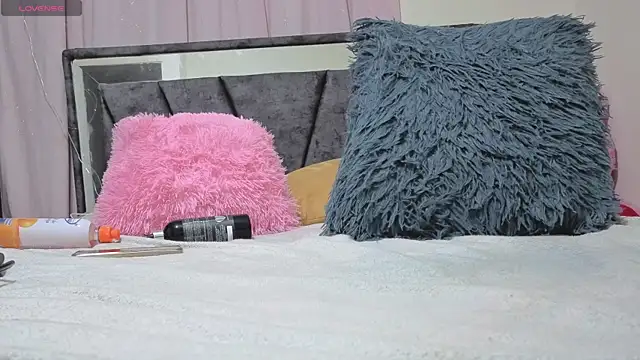 Hotsamantamature's cam snapshot