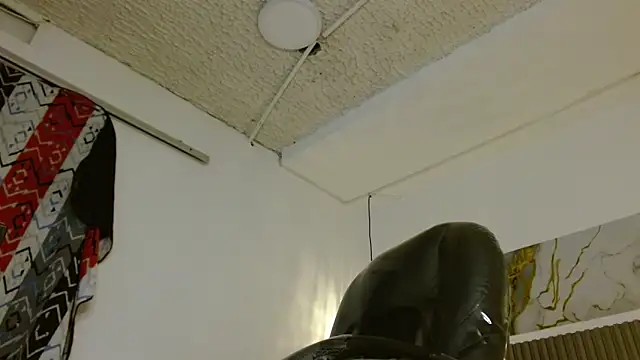 Dyla_n18 live sex cam