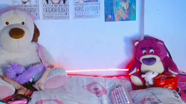 Ellope_'s cam snapshot