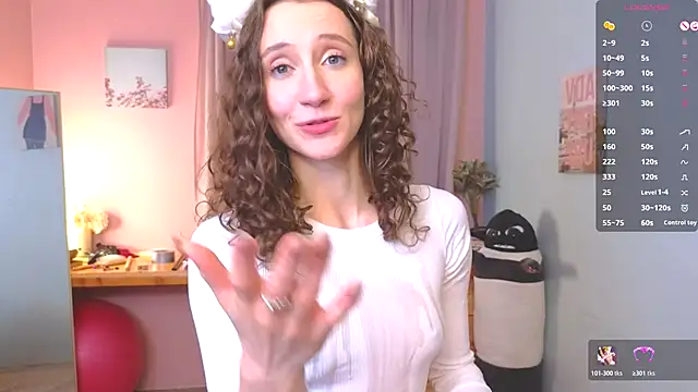 laracroftmansion's cam snapshot