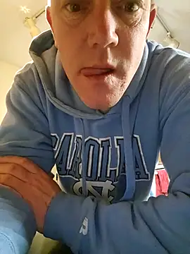 Bigtater1999 live sex cam