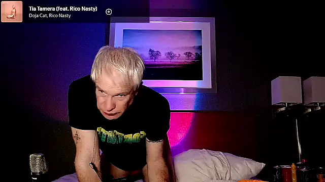 Snarfle82 live sex cam