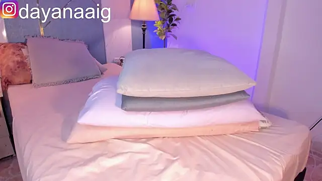 Voluptupus-girl's cam snapshot