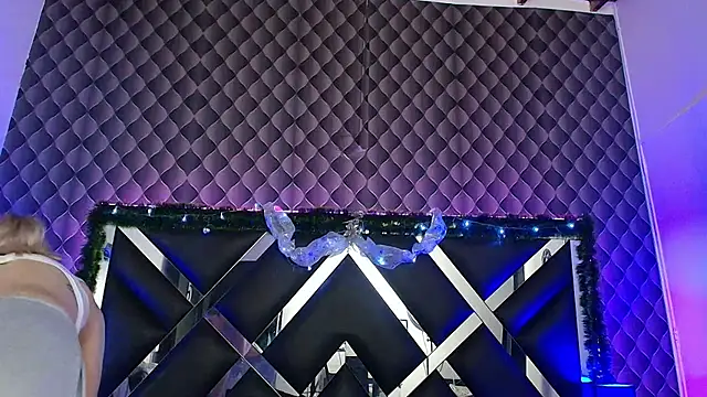 victoriaa_lee_'s cam snapshot