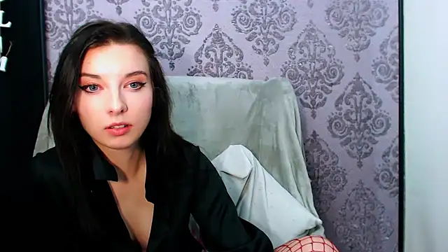 DominantLuna's cam snapshot