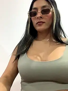 Cami_Leon2's cam snapshot