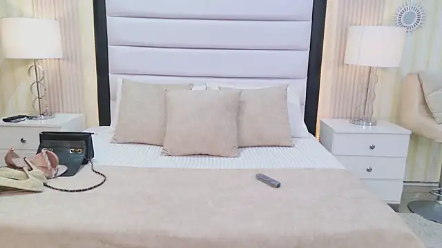 MiaLundd live sex cam