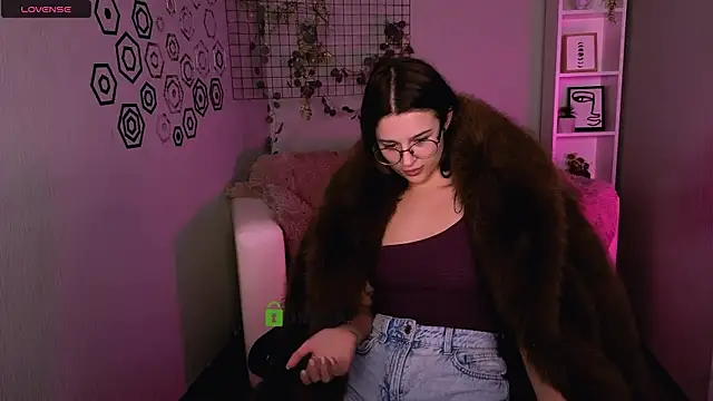 berry_alma's cam snapshot