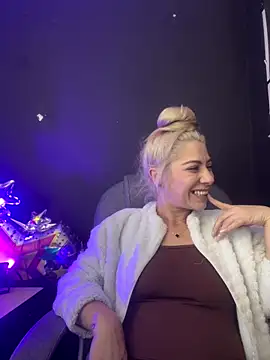 viktoria_davis_'s cam snapshot