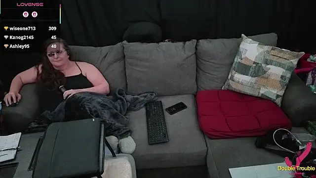 Bella_and_Marie's cam snapshot