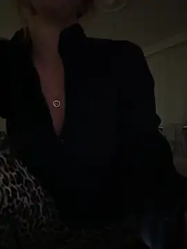 Ozge-SluttyScream69's cam snapshot