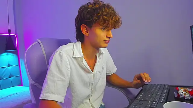 NicolasFerrer18 live sex cam