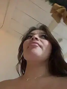 sarahreyess_11's cam snapshot