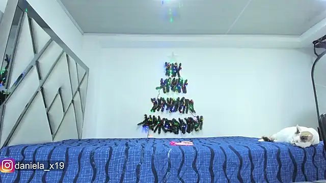 Daniela_x19's cam snapshot