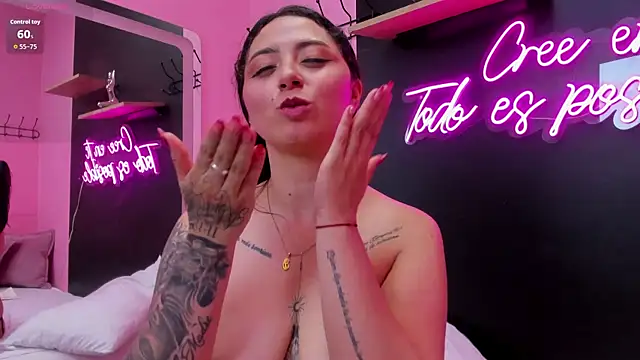 JuliethCruz_'s cam snapshot