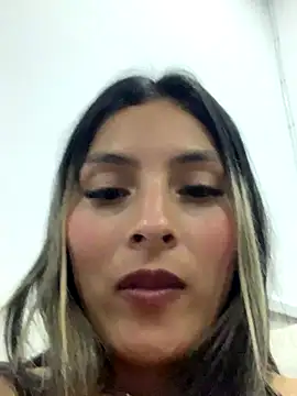 Cami_Leon2's cam snapshot