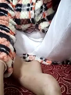 Bombamom's cam snapshot