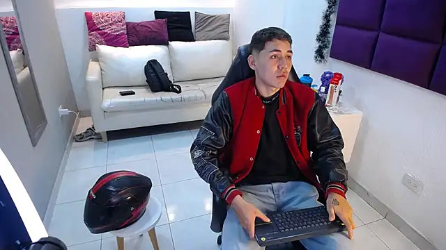 LoganFoster_'s cam snapshot