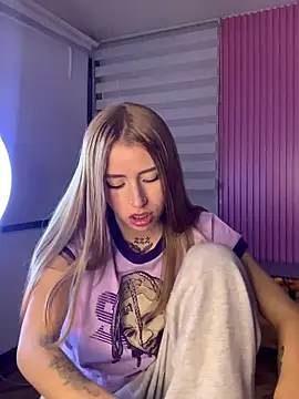 PrettyAshley_'s cam snapshot