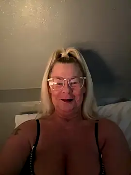 Petite_BlondeX's cam snapshot