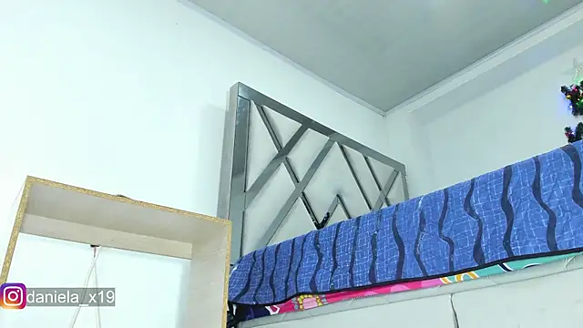 Daniela_x19's cam snapshot