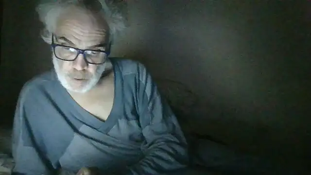 Charliebraum1974's cam snapshot