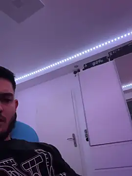 Horny_speluker772's cam snapshot