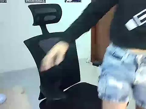 Gigi_Scott_'s cam snapshot