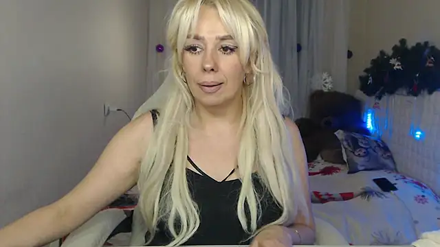 KatrinaCharm's cam snapshot