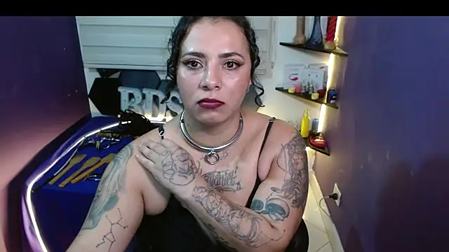 Alexa_Slavehot777's cam snapshot