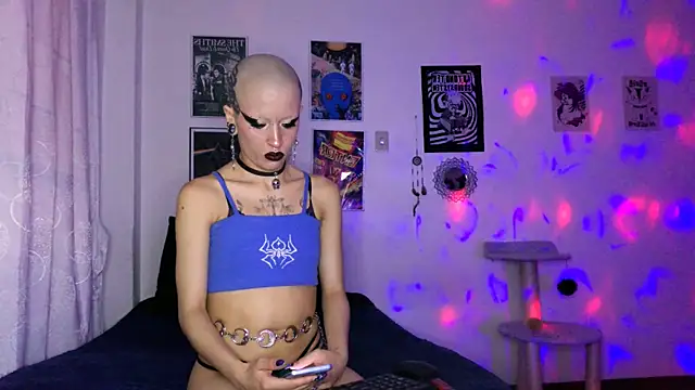 plutonbluemooon333 live sex cam