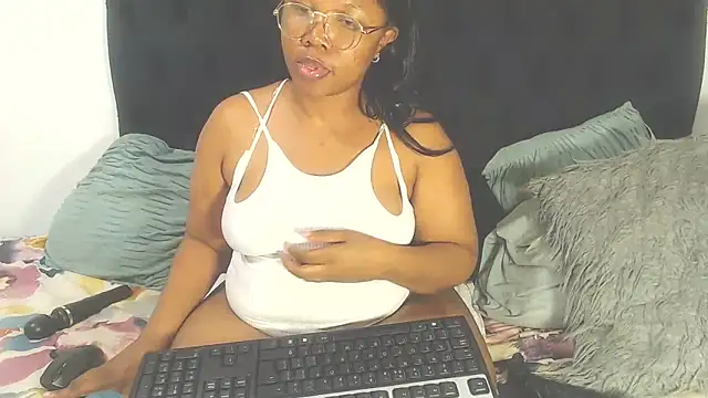 BootyClitQueen live sex cam