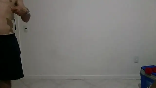 JUNINHOLEKEJR live sex cam