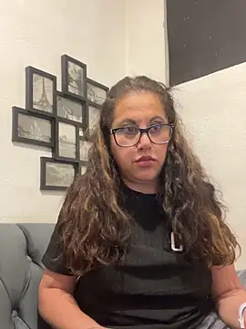 MirandaLatinaLovely's cam snapshot