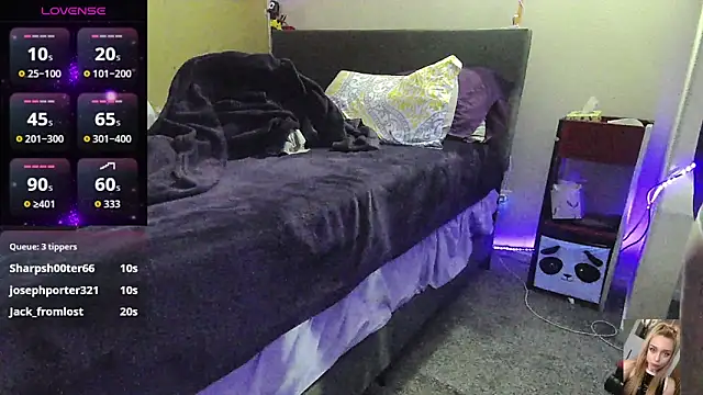 Blondiewithanass's cam snapshot