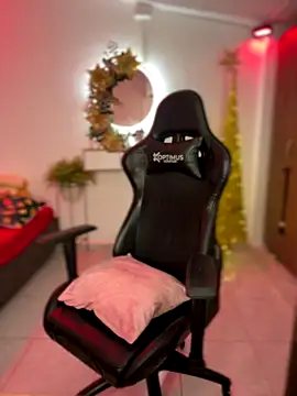 Lia_flowers's cam snapshot