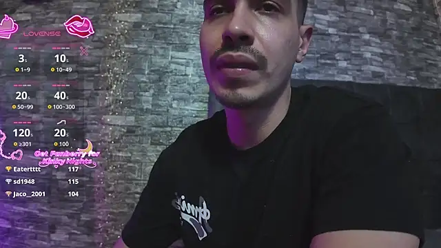 Rich_Couple_69's cam snapshot