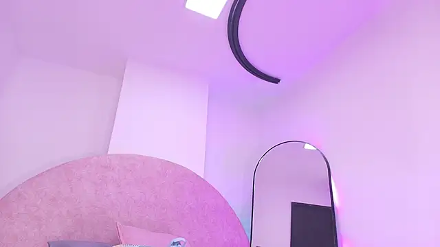 vale_ross_'s cam snapshot