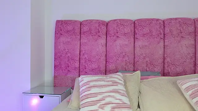 emmacurvy's cam snapshot