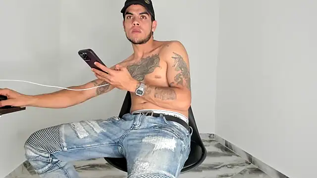 mikee_scooth live sex cam