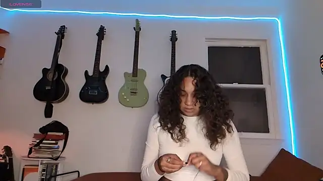 onlystrings's cam snapshot