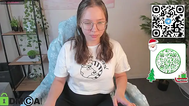 Nuura_Moore's cam snapshot