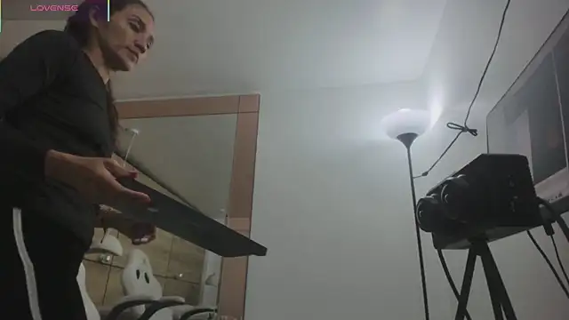 isaa_stone's cam snapshot